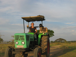 0 NOLOGO - Kenya - On the tractor
